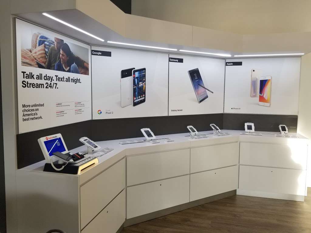 Verizon | 904 Northwest Hwy, Fox River Grove, IL 60021, USA | Phone: (847) 829-4748