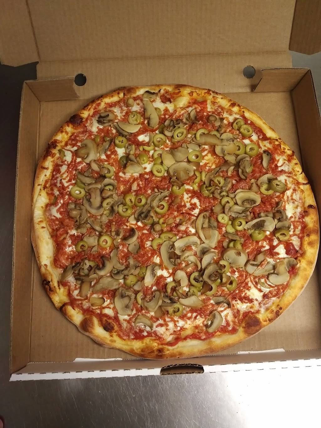 Bulls Eye Pizza East | 214 Lauzon Rd, Windsor, ON N8S 3L6, Canada | Phone: (519) 944-1221