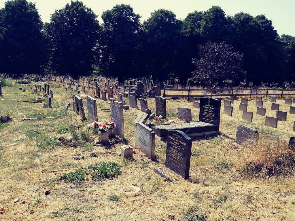 West Ham Cemetery | Cemetery Rd, London, Forest Gate E7 9DG, UK | Phone: 020 3373 1193