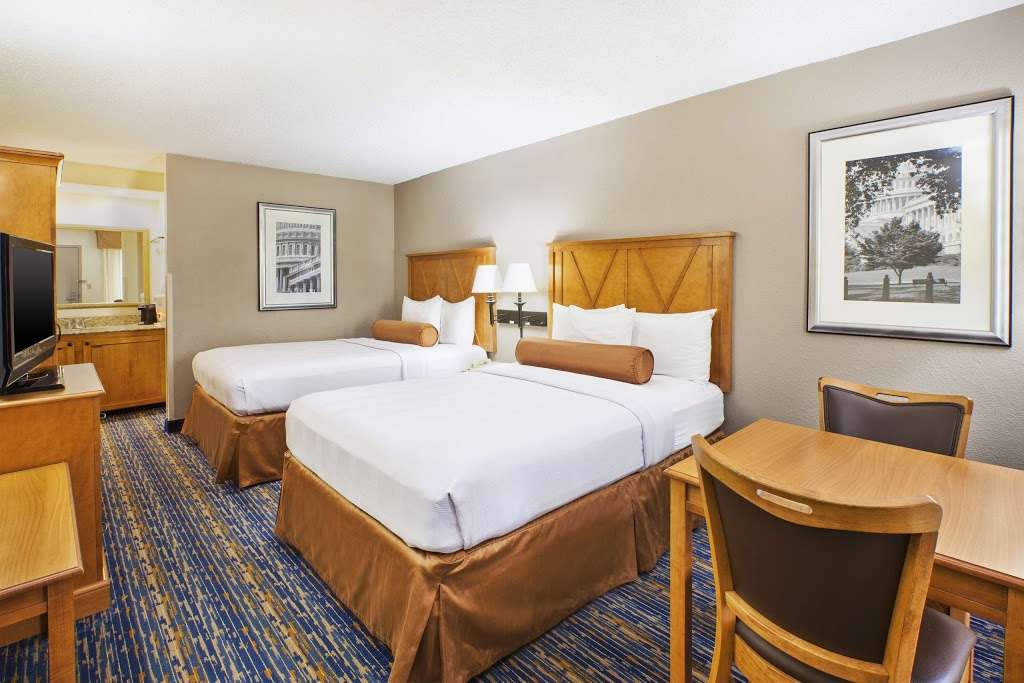 Best Western Dulles Airport Inn | 45440 Holiday Dr, Sterling, VA 20166, USA | Phone: (703) 471-8300