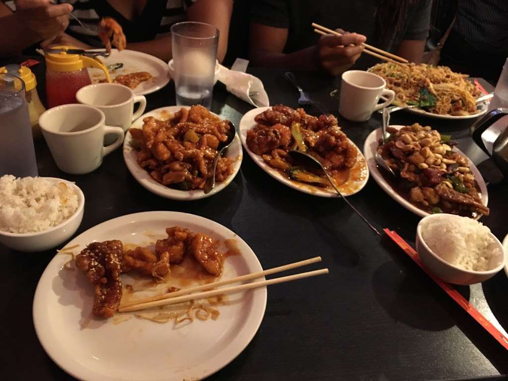 Chinese Kitchen | 1003 Ogden Ave, Naperville, IL 60563, USA | Phone: (630) 961-5448