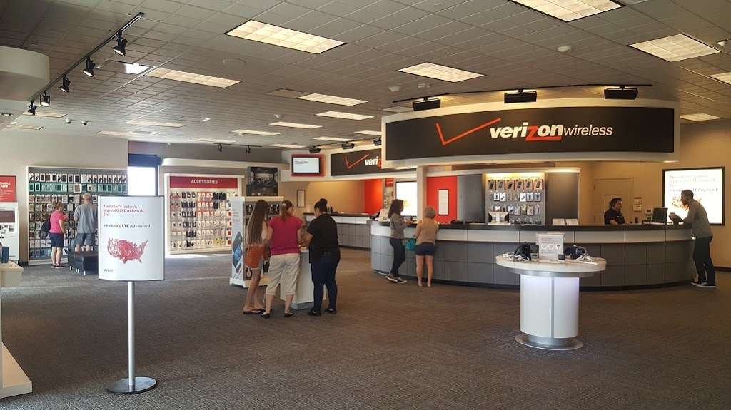 Verizon | 9184 W Northern Ave Ste 101, Glendale, AZ 85305, USA | Phone: (623) 877-1100