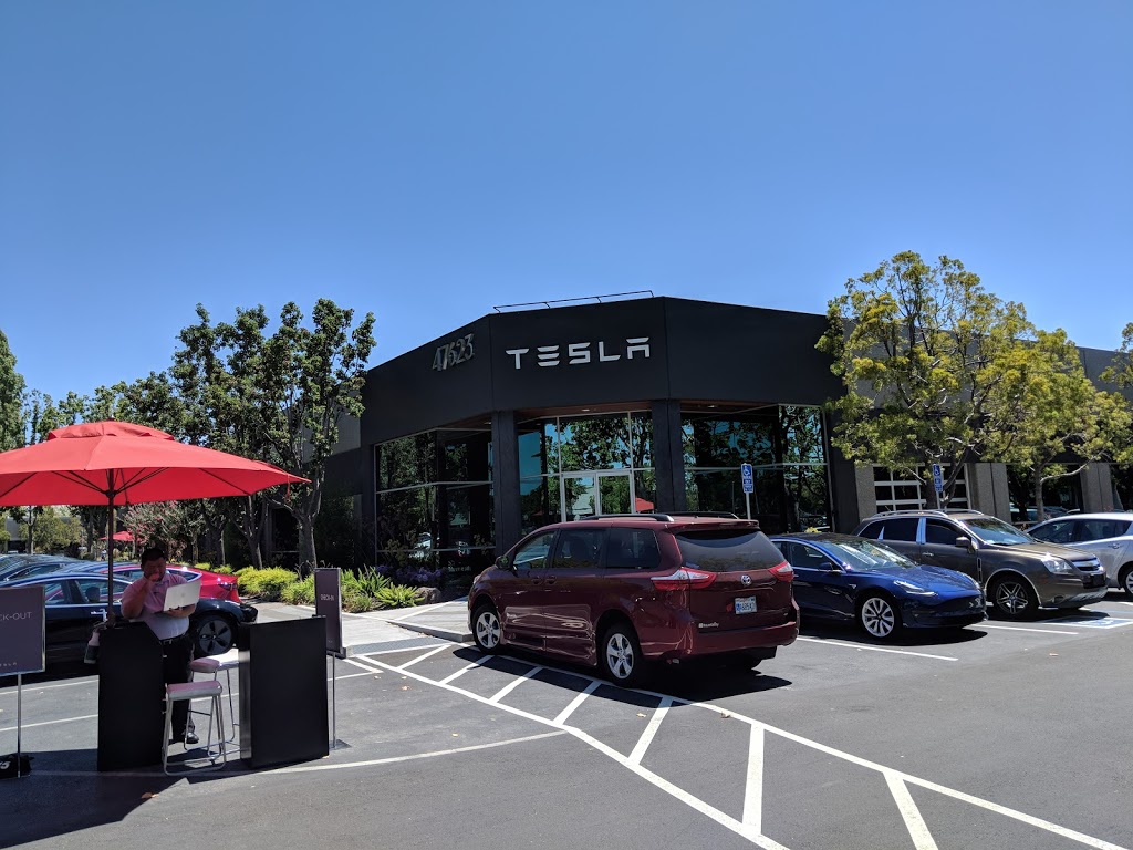 Tesla Delivery Center | 47623 Fremont Blvd, Fremont, CA 94538, USA
