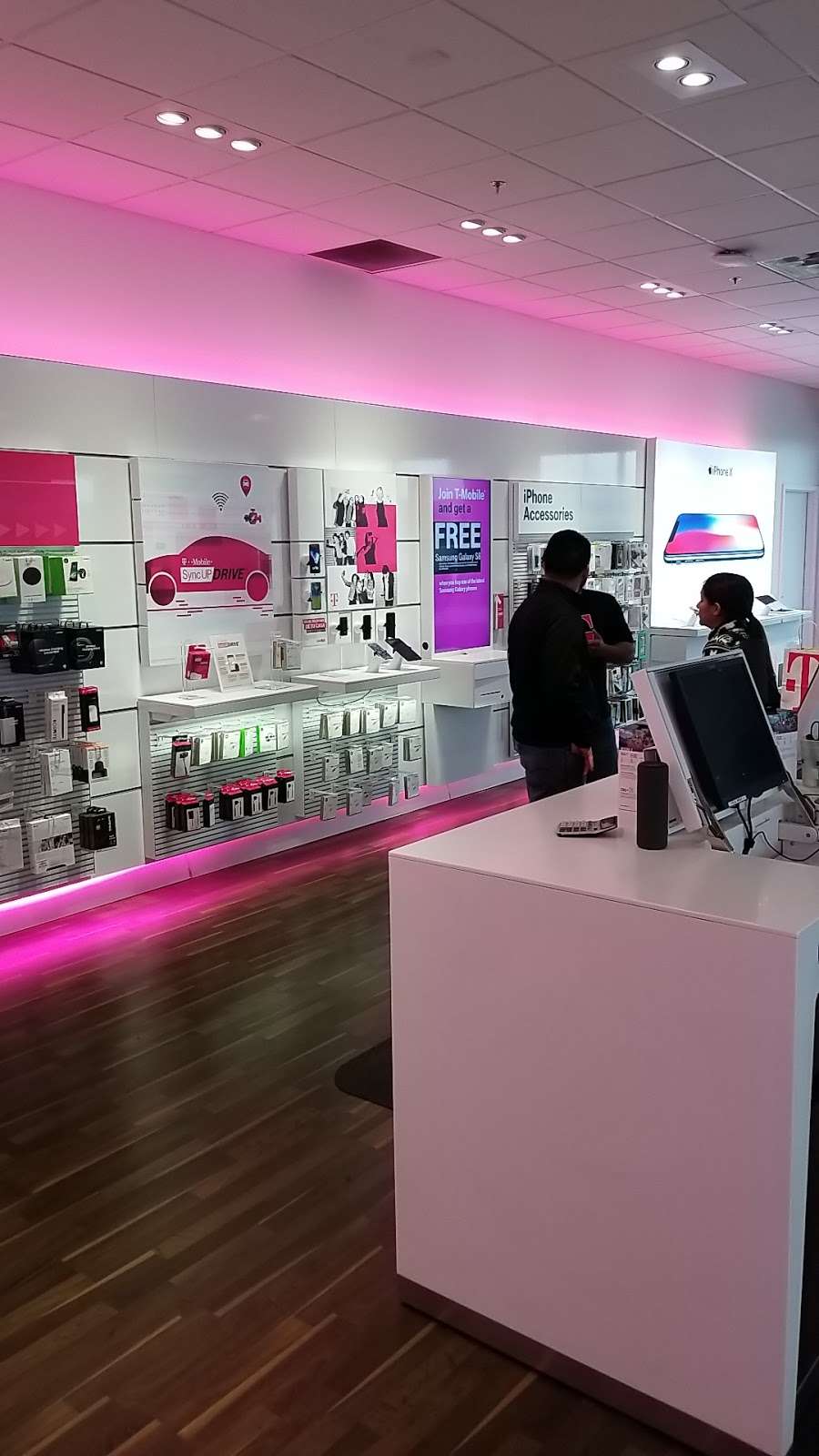 T-Mobile | 2501 W Airport Fwy Suite 100, Irving, TX 75062, USA | Phone: (972) 255-1430