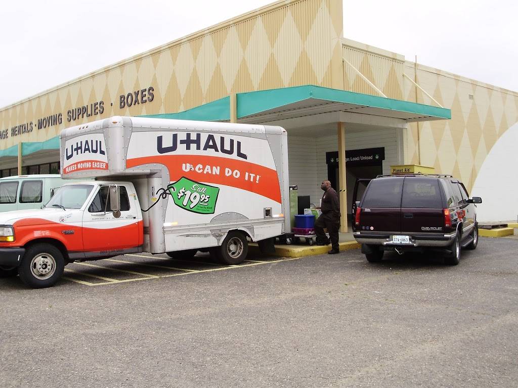 U-Haul Moving & Storage at Dupont | 5210 Jefferson Davis Hwy, Richmond, VA 23234, USA | Phone: (804) 275-9488