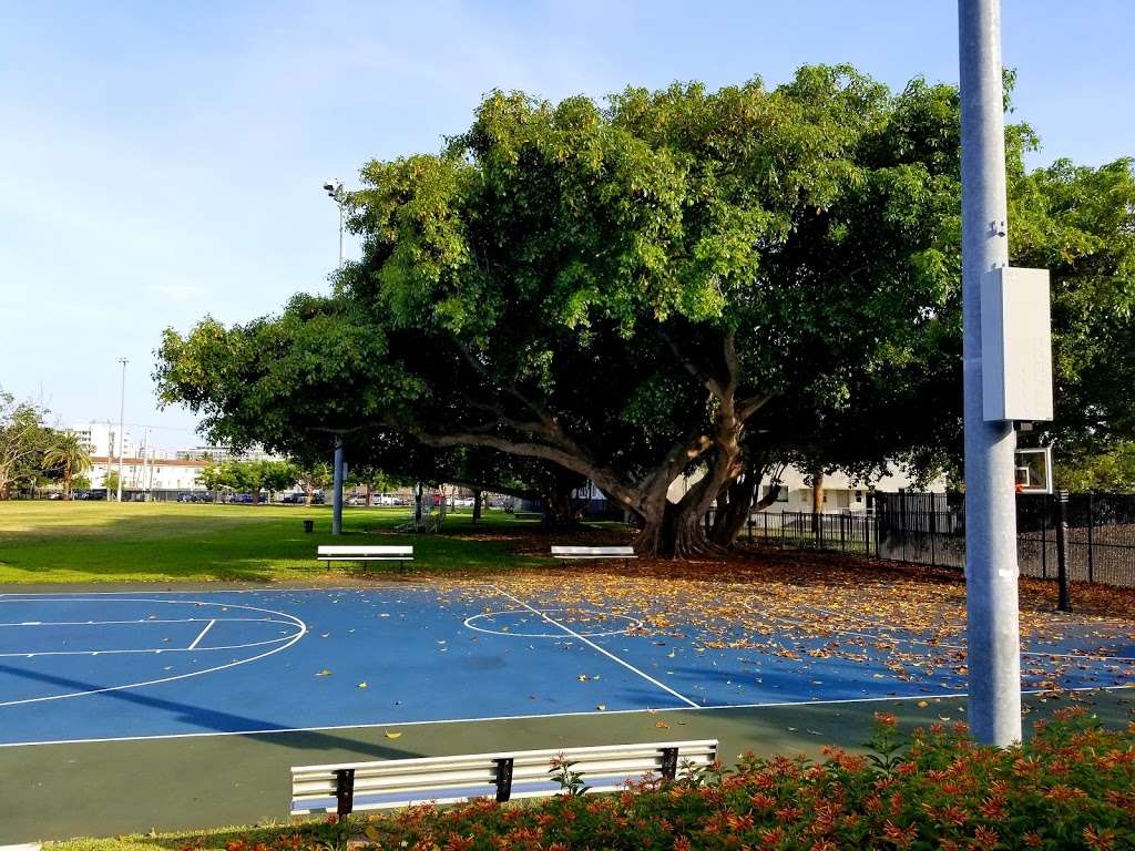 Fairway Park | 200 Fairway Dr, Miami Beach, FL 33141, USA | Phone: (305) 993-2011