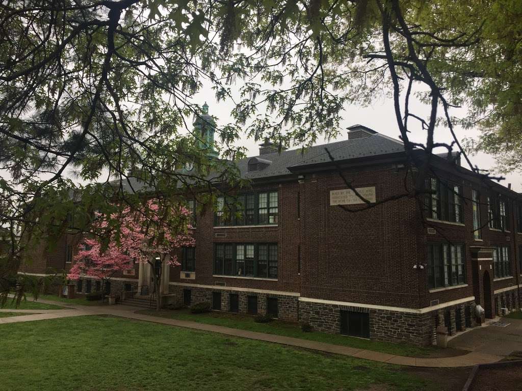 Eleanor Van Gelder Elementary School | 251 Undercliff Ave, Edgewater, NJ 07020, USA | Phone: (201) 945-4106