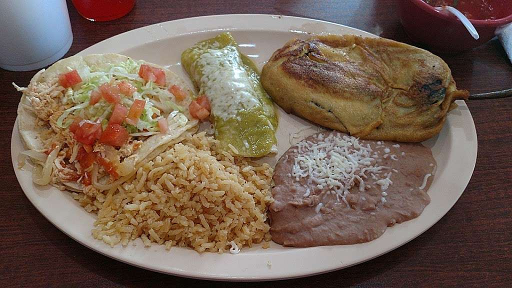 Los Agaves Restaurant | 401 E Walworth Ave, Delavan, WI 53115, USA | Phone: (262) 728-4039