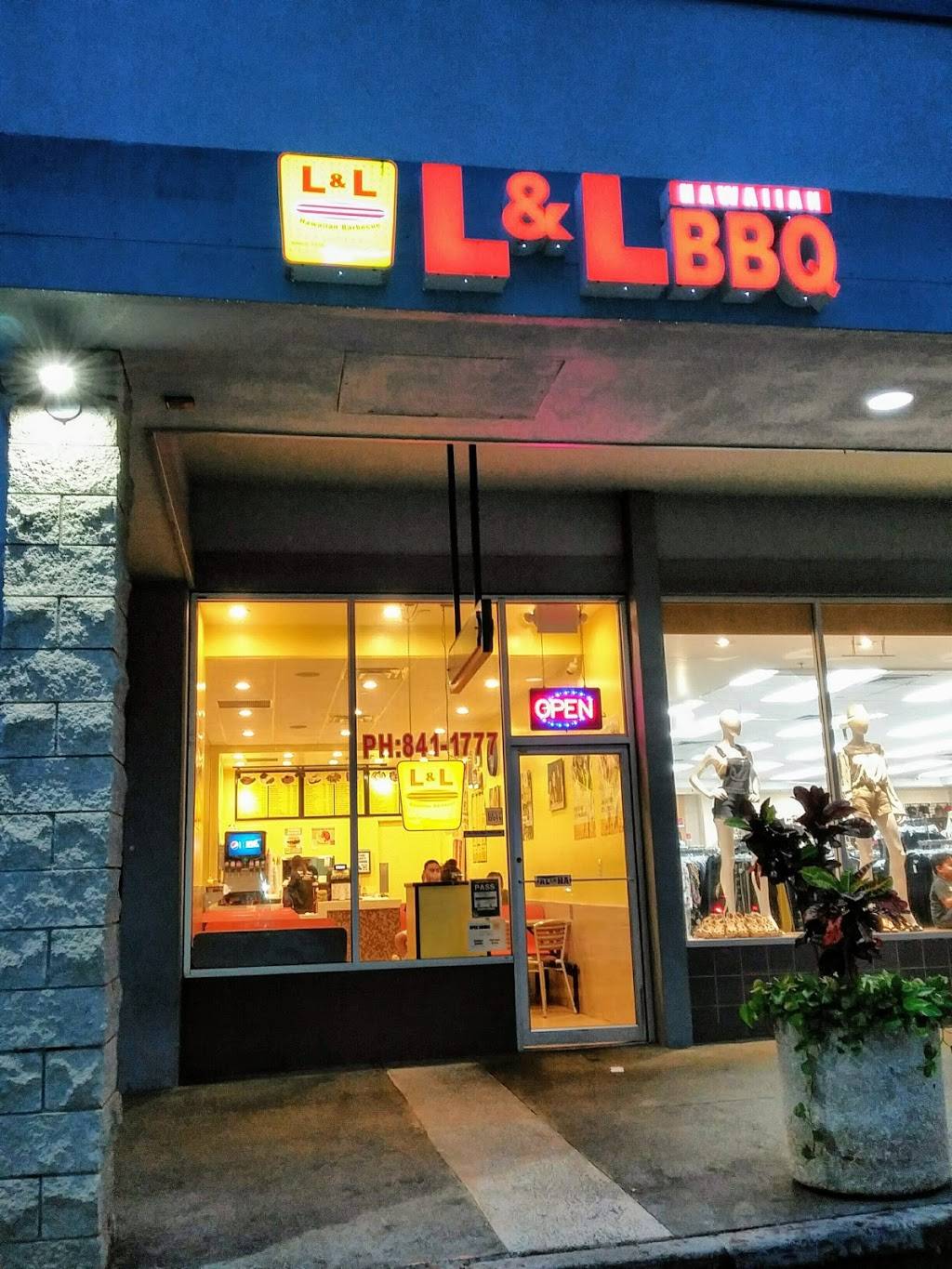 L&L Hawaiian Barbecue Kamehameha Shopping Center | 1620 N School St D-2, Honolulu, HI 96817, USA | Phone: (808) 841-1777