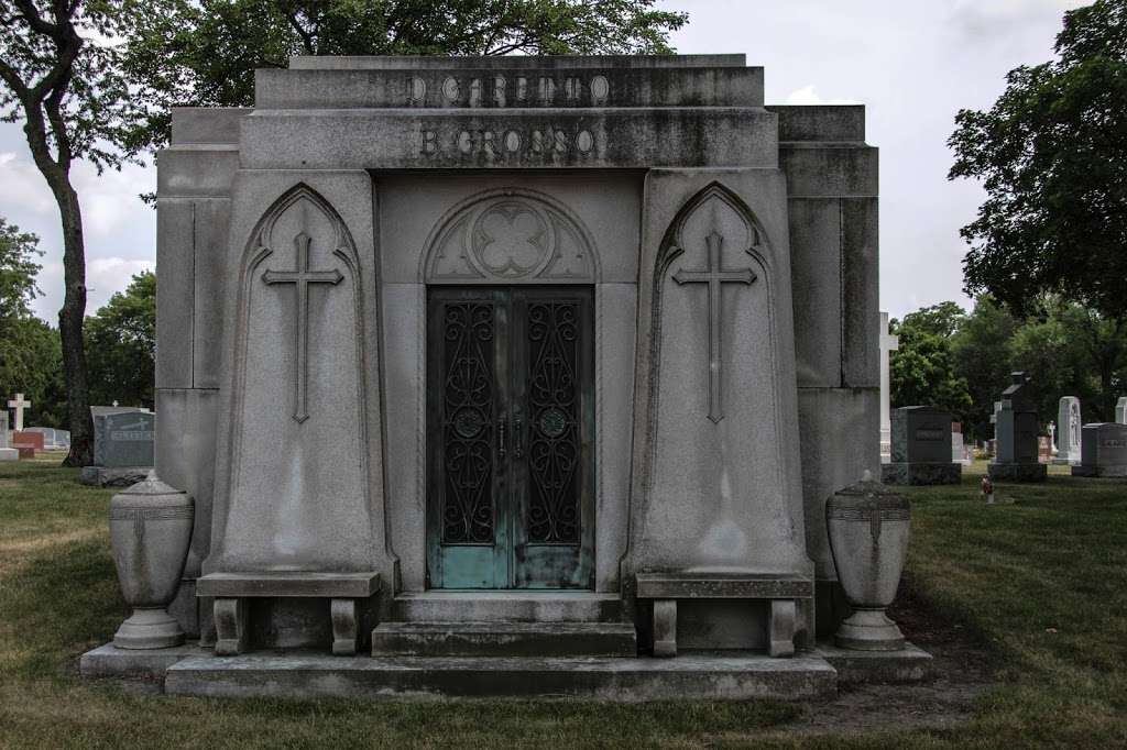 Holy Sepulchre Catholic Cemetery & Mausoleum | 6072, 6001 W 111th St, Alsip, IL 60803, USA | Phone: (708) 422-3020
