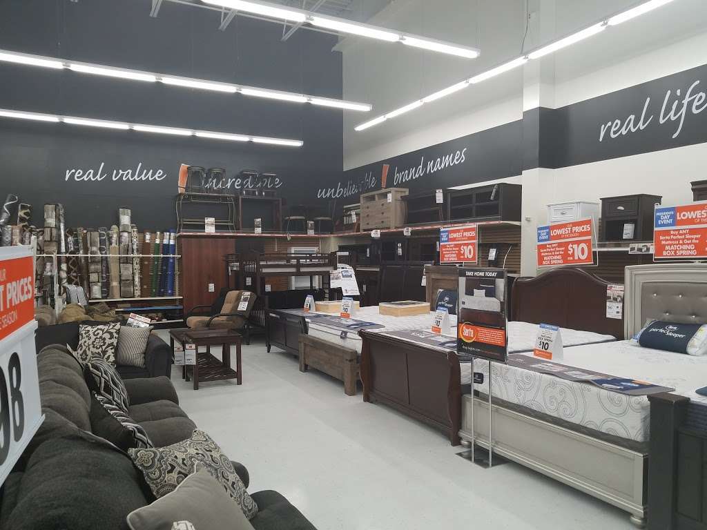 Big Lots in 2947, 900 Ikea Dr ste 2, Elizabeth, NJ 07201, USA