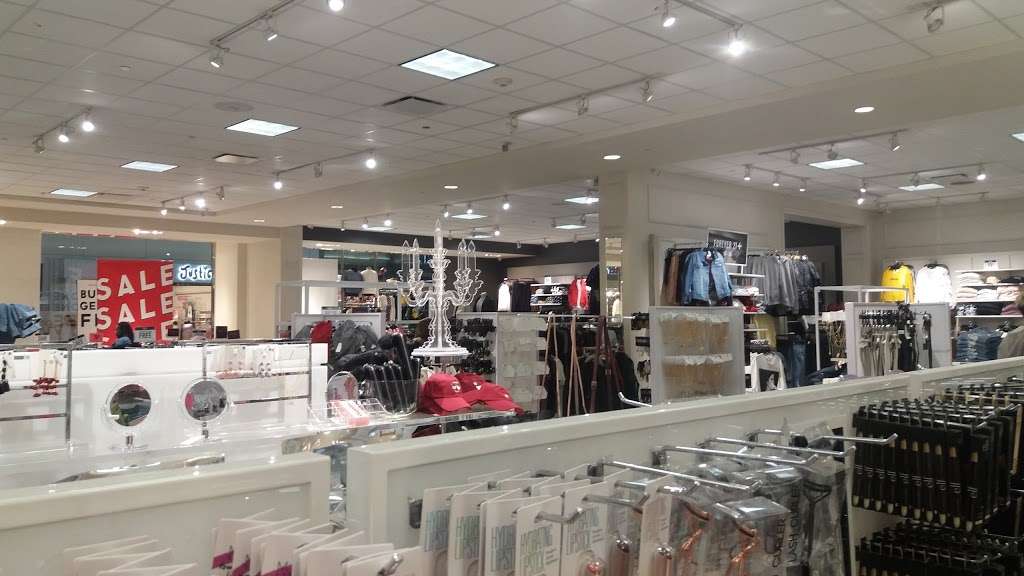 Forever 21 | 191 Chicago Ridge Mall F-7, Chicago Ridge, IL 60415, USA | Phone: (708) 229-0762