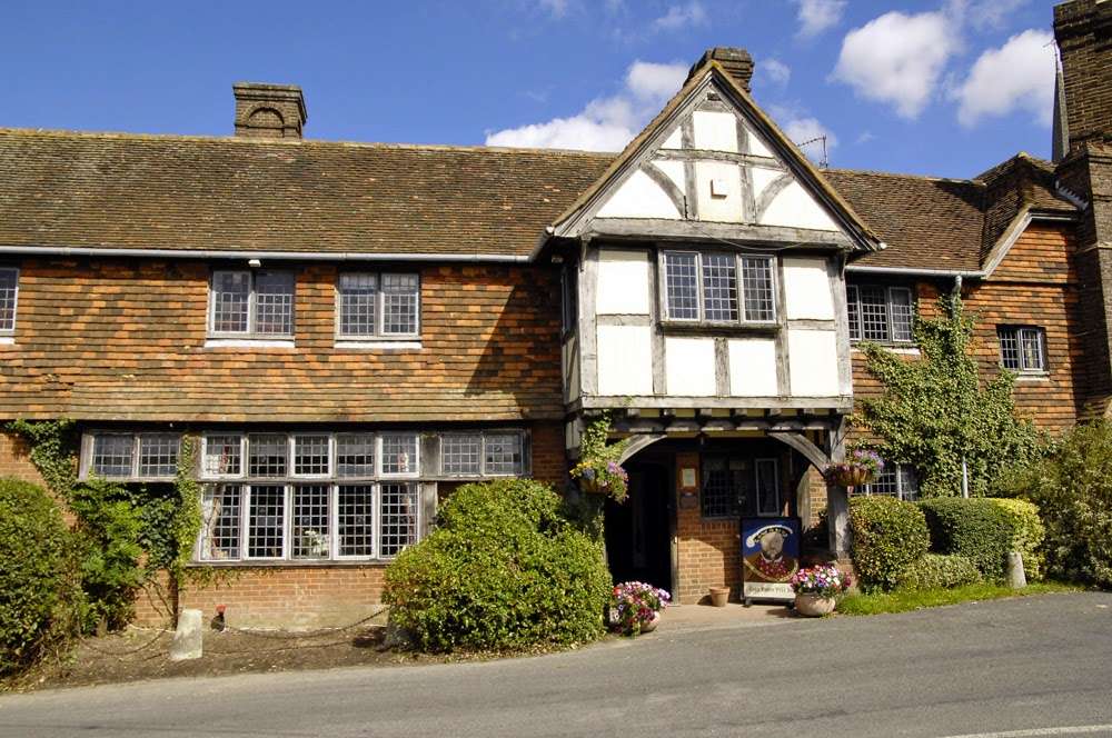 King Henry VIII | Hever Rd, Hever, Edenbridge TN8 7NH, UK | Phone: 01732 862457