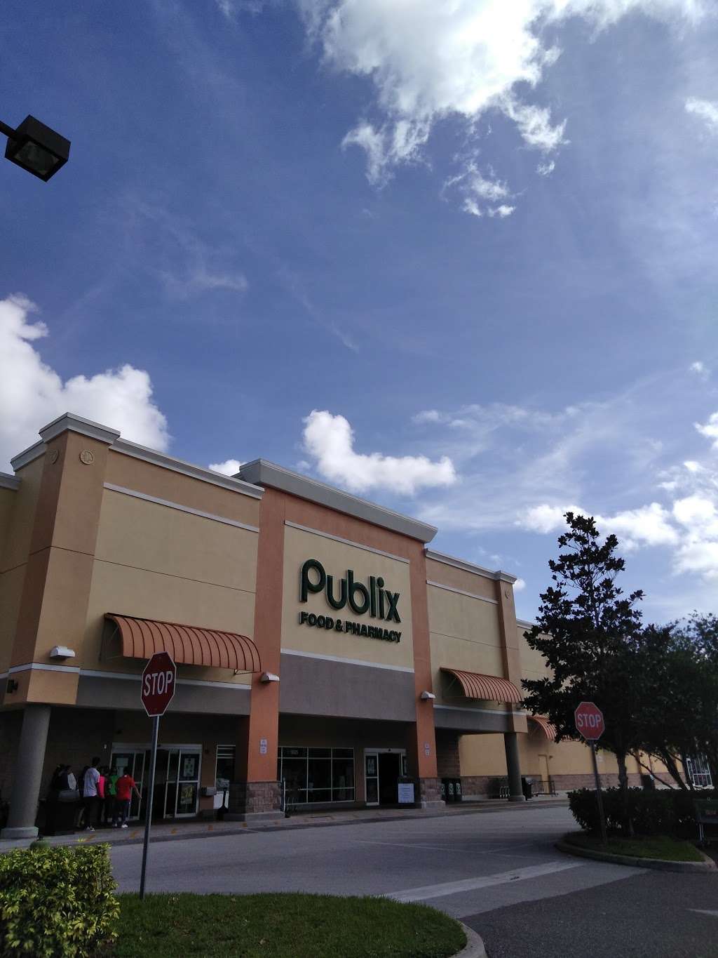 Publix Super Market at Corner Lakes Plaza | 16825 E Colonial Dr, Orlando, FL 32820, USA | Phone: (407) 568-0858