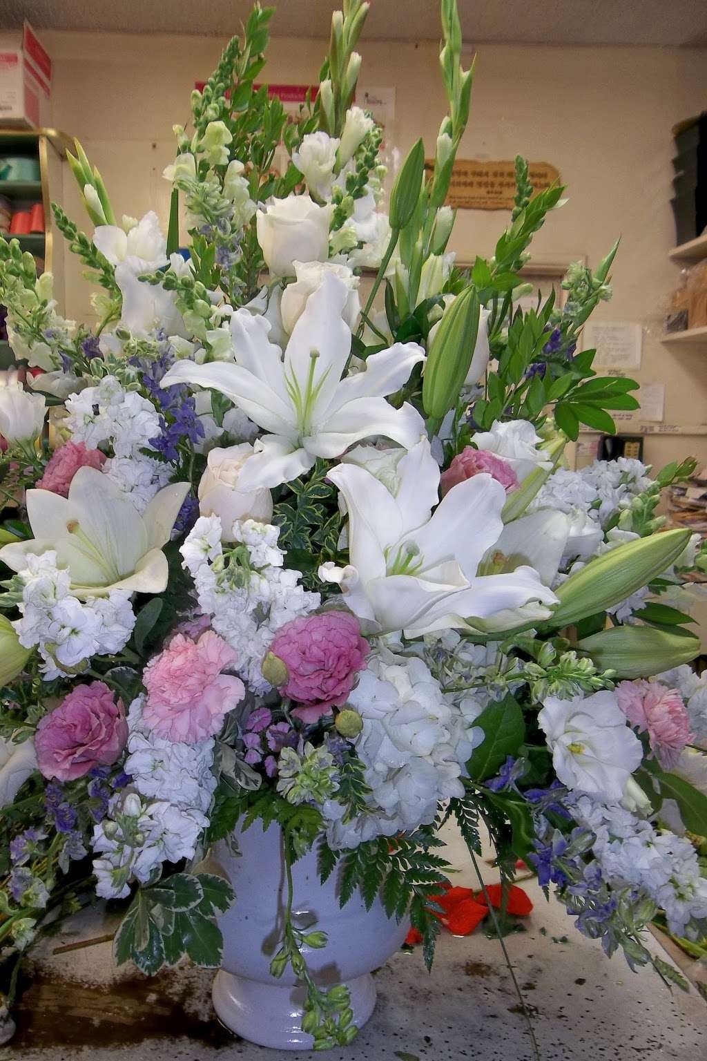 Cypress Florist | 4136 Lincoln Ave, @, Bloomfield St, Cypress, CA 90630, USA | Phone: (714) 527-2941