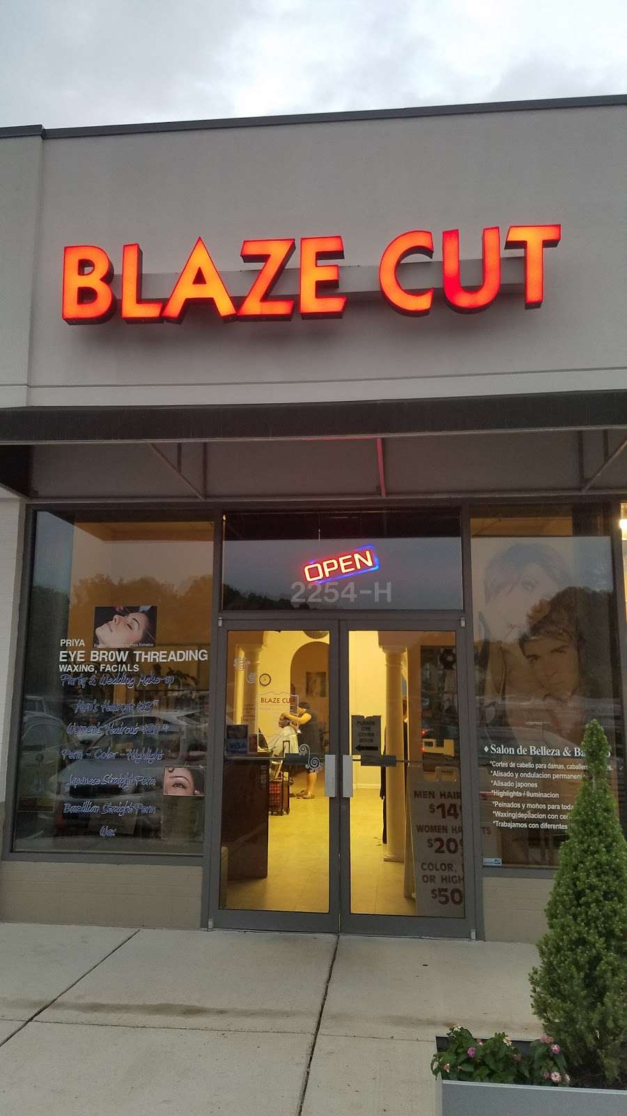 Blaze Cut | 2254-H Hunters Woods Plaza, Reston, VA 20191, USA | Phone: (703) 860-3737