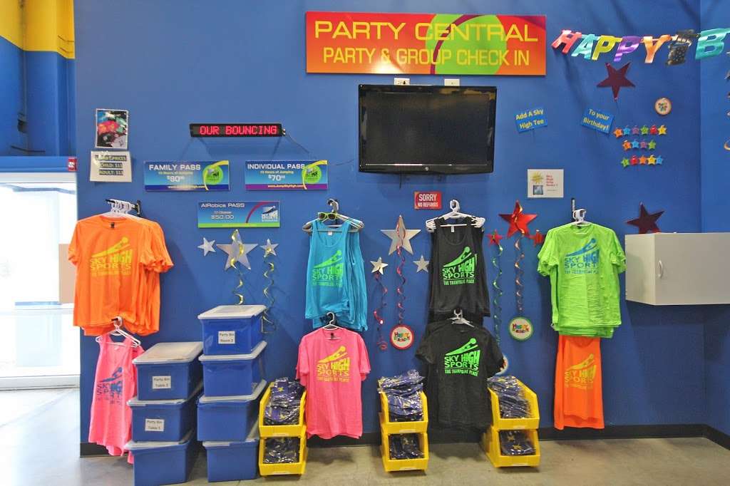 Sky High Sports Naperville | 2244 Corporate Ln, Naperville, IL 60563 | Phone: (630) 717-5867