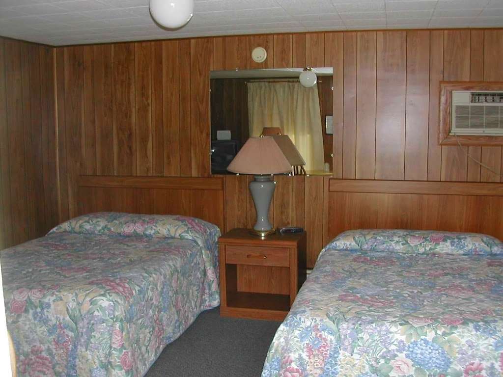 White Rock Motel | 750 Putnam Pike, Chepachet, RI 02814, USA | Phone: (401) 568-4219