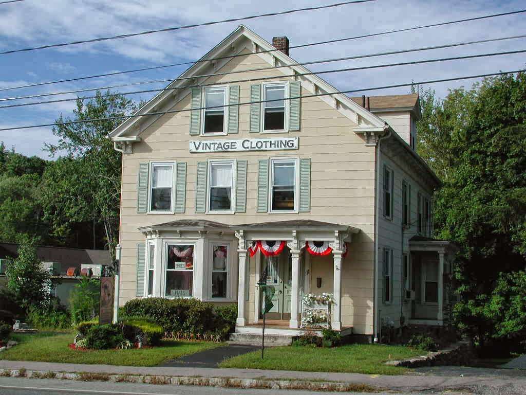 Linda White Antique Clothing | 111 Main St, Upton, MA 01568, USA | Phone: (508) 529-4439