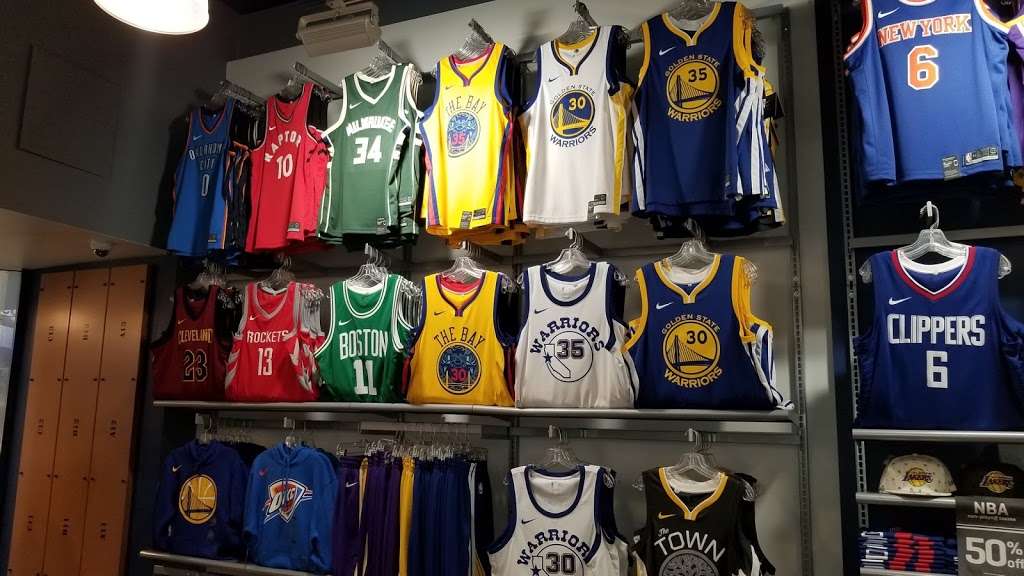 Fanzz Sports Apparel - Montebello | 1836 Montebello Town Center, Montebello, CA 90640, USA | Phone: (323) 724-3530