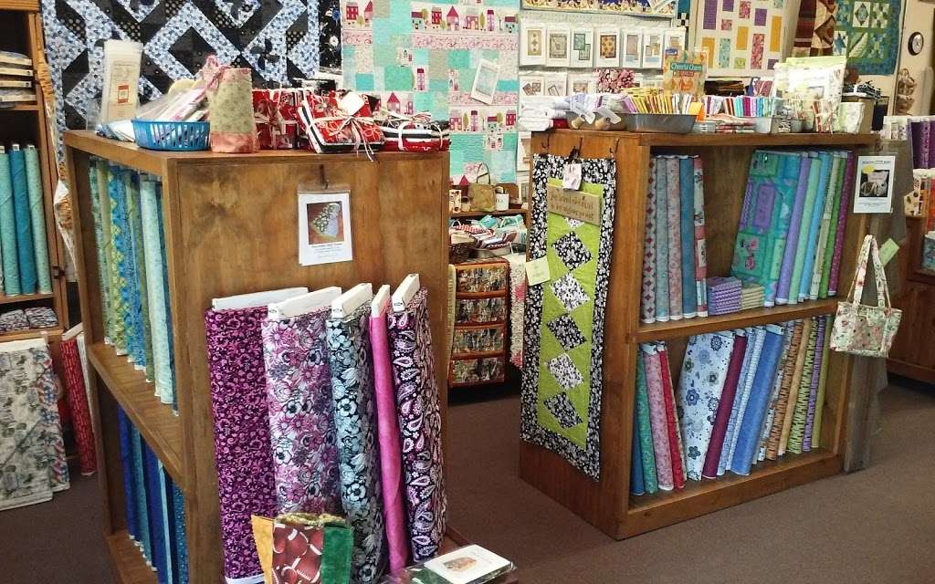 Twin Turtle Quilts | 244 Allen St, Clinton, WI 53525, USA | Phone: (608) 676-6196