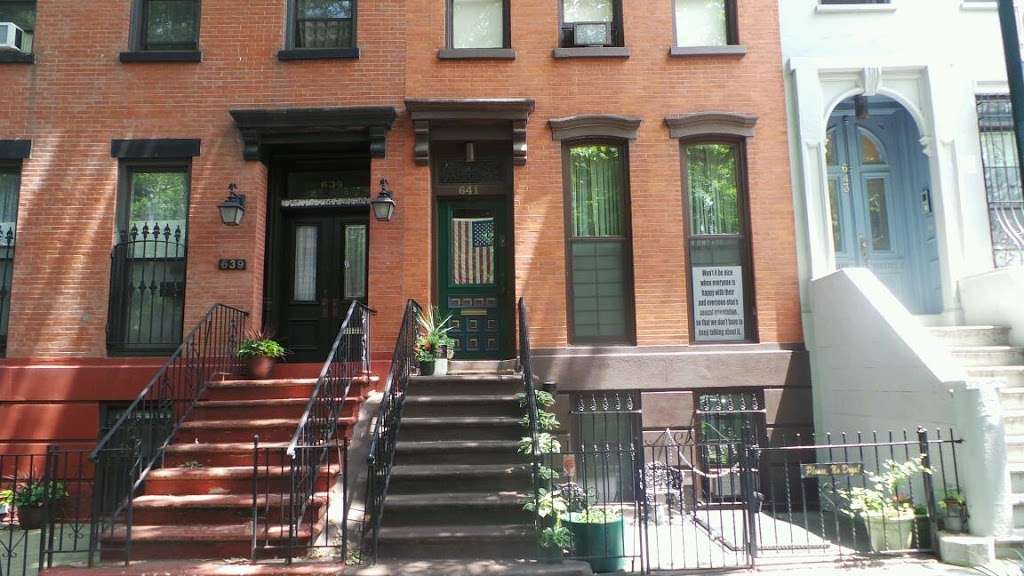 Garden Green Bed & Breakfast | 641 Carlton Ave, Brooklyn, NY 11238, USA | Phone: (718) 783-5717