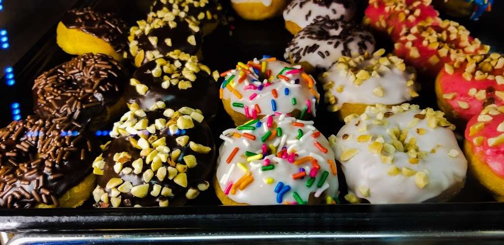 Yum Yum Donuts | 10426 Whittier Blvd, Whittier, CA 90606, USA | Phone: (562) 699-9266