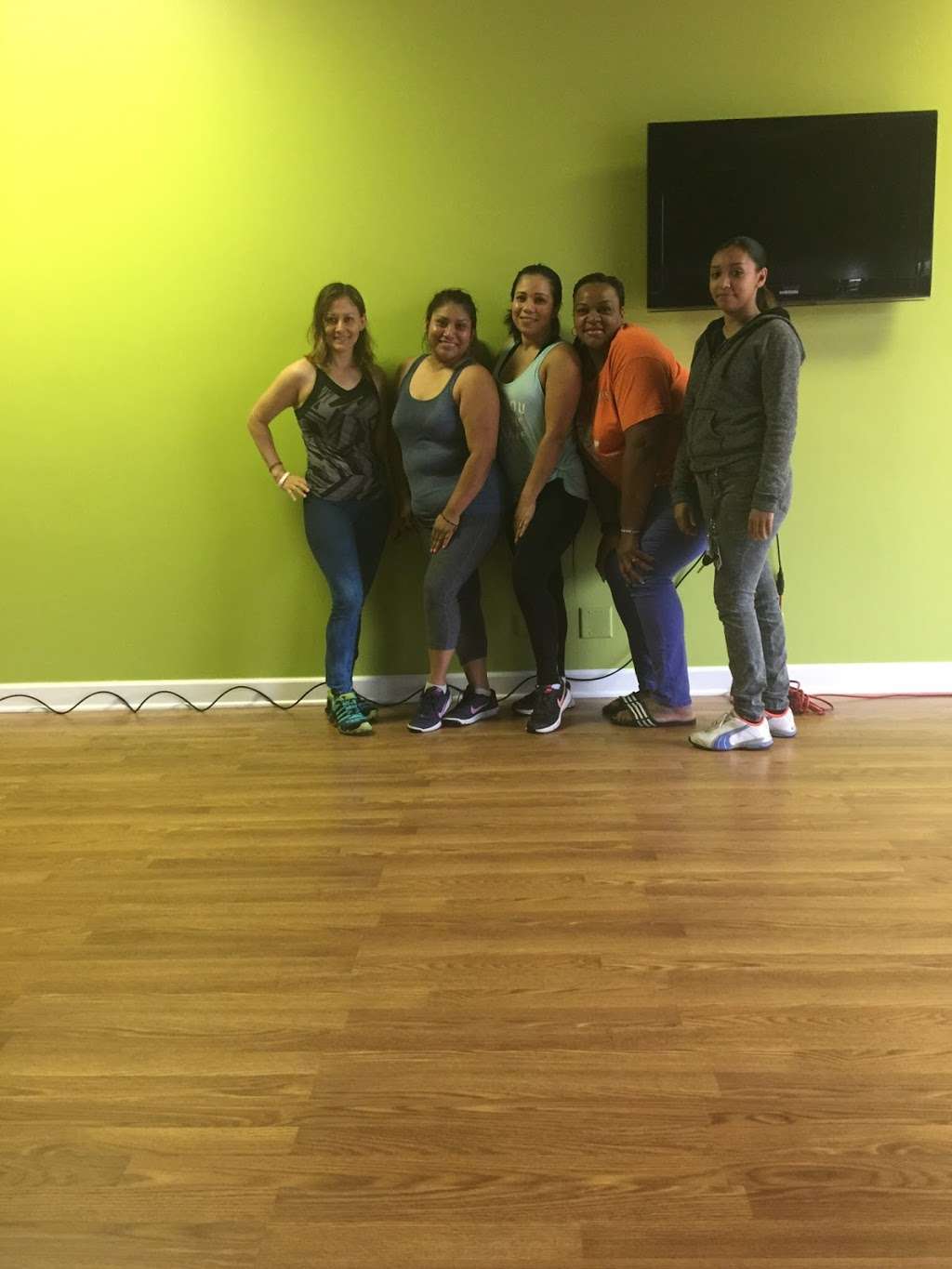 Evas Fitness and Zumba | 1518 Algonquin Rd, Palatine, IL 60067, USA | Phone: (773) 724-1644