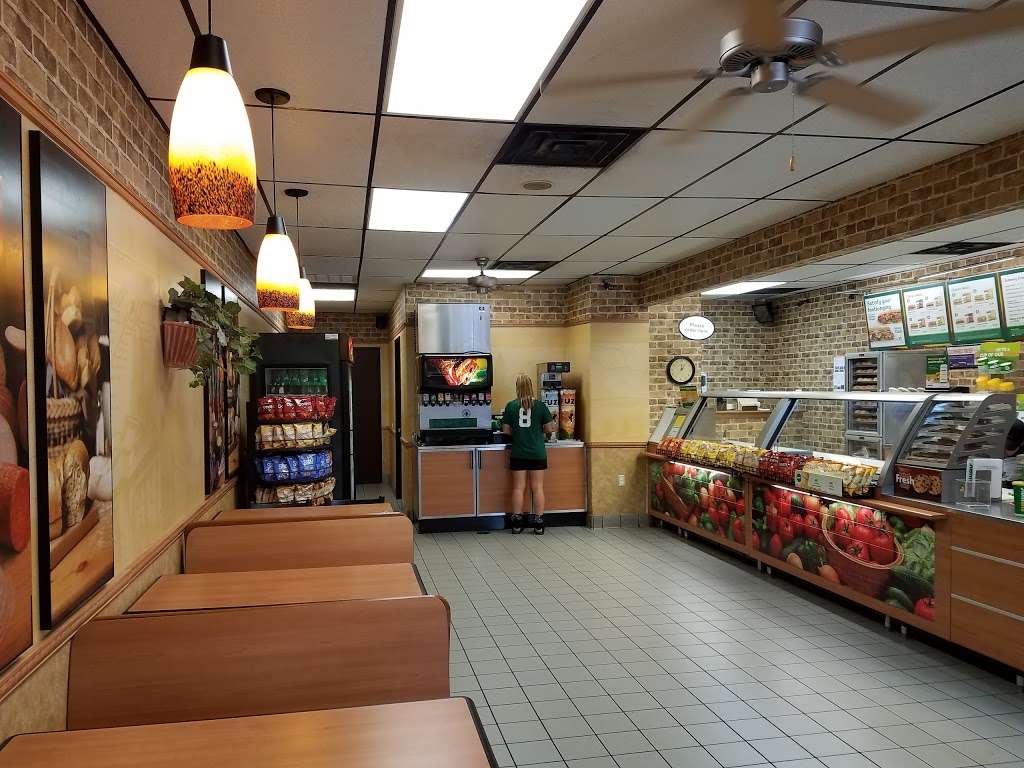 Subway Restaurants | 1270 Crabb River Rd, Suite 300, Greatwood Country Shops, Richmond, TX 77469, USA | Phone: (281) 937-1234