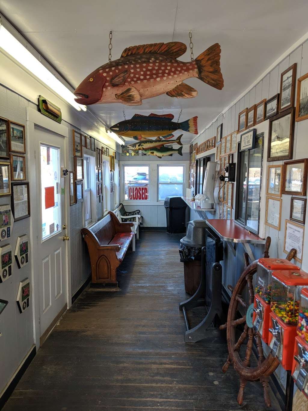 Hingham Lobster Pound | 1818, 4 Broad Cove Rd, Hingham, MA 02043, USA | Phone: (781) 749-1984