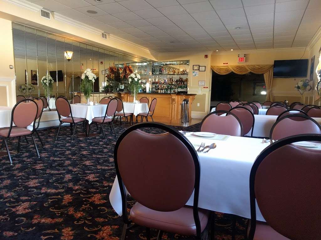 Krakus Restaurant | 1442, 208 Main Ave, Wallington, NJ 07057, USA | Phone: (973) 779-1922