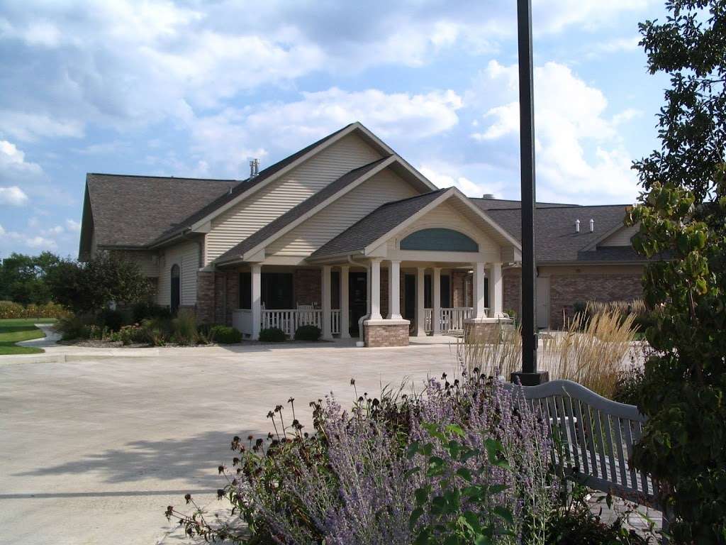 Evenglow Inn Memory Care | 1200 Evenglow Lane, Pontiac, IL 61764, USA | Phone: (815) 842-9040