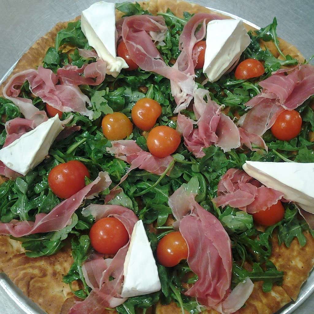 Famas Pizza and Pasta | 5474 Central Florida Pkwy, Orlando, FL 32821, USA | Phone: (407) 239-1500