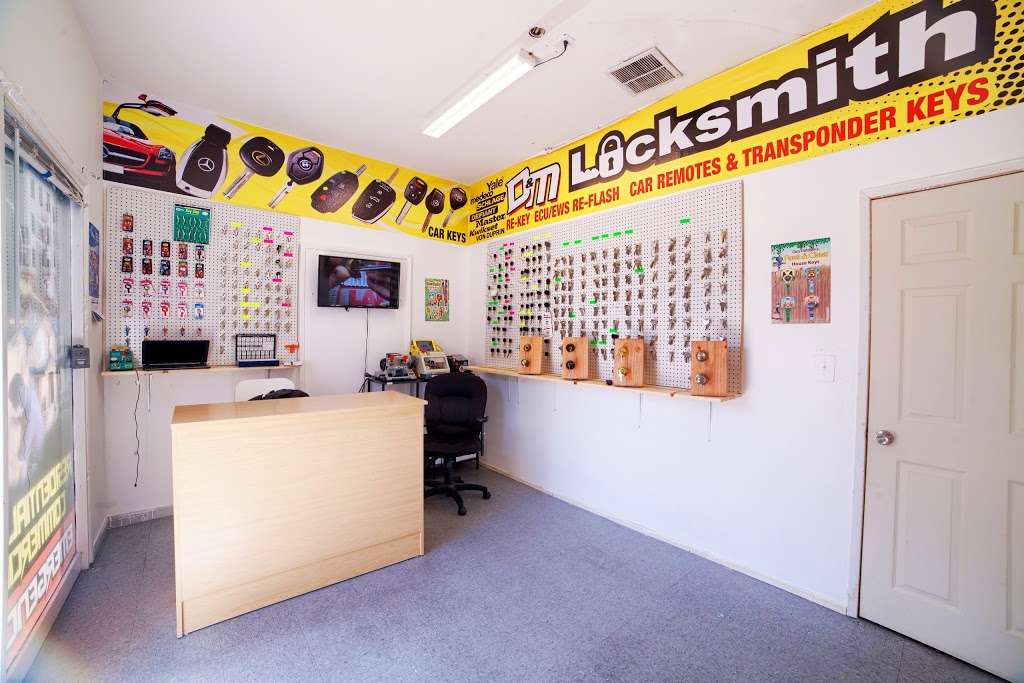 D and M locksmith | 405 S Magnolia Ave, Anaheim, CA 92804, USA | Phone: (714) 794-9976