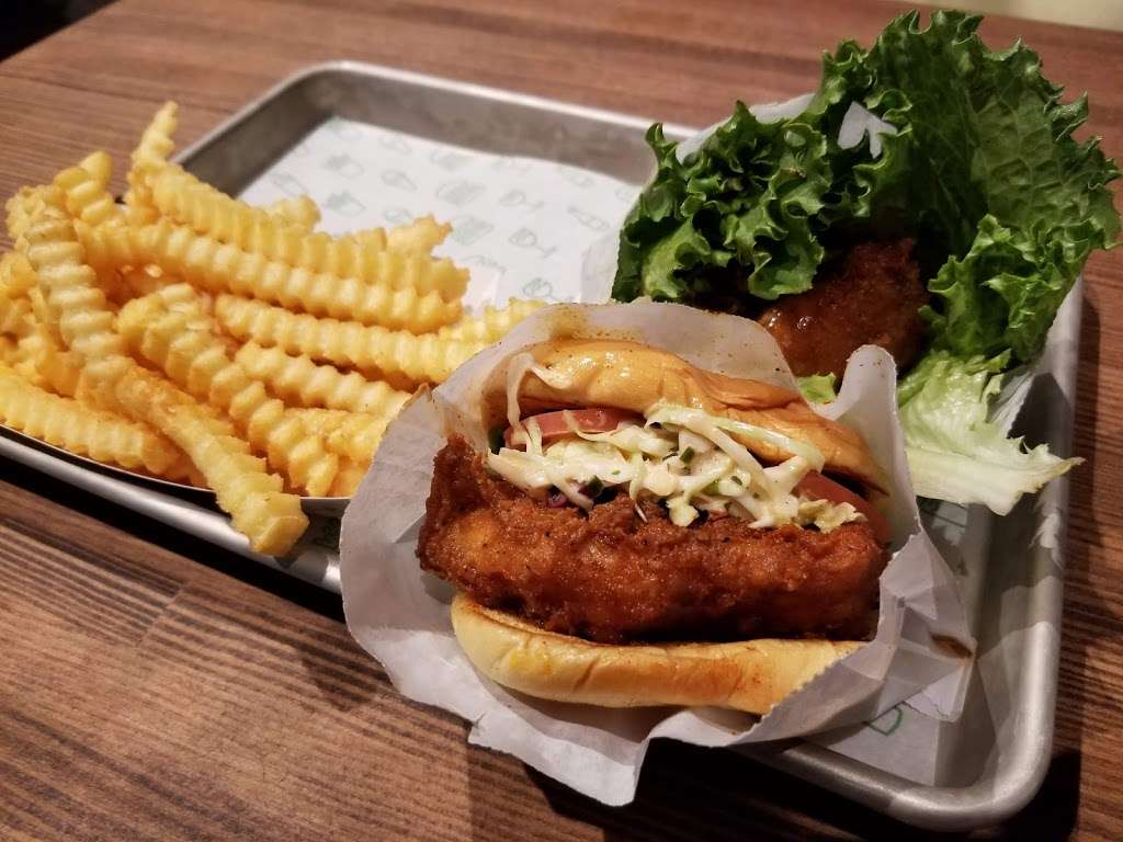 Shake Shack | 120 Promenade Way Suite A, Thousand Oaks, CA 91362 | Phone: (805) 309-5941