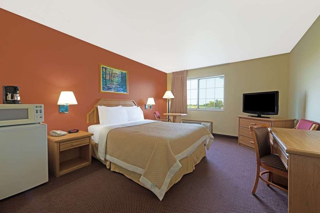 Days Inn by Wyndham Cameron | 601 E Bryan Rd, Cameron, MO 64429 | Phone: (816) 379-3887