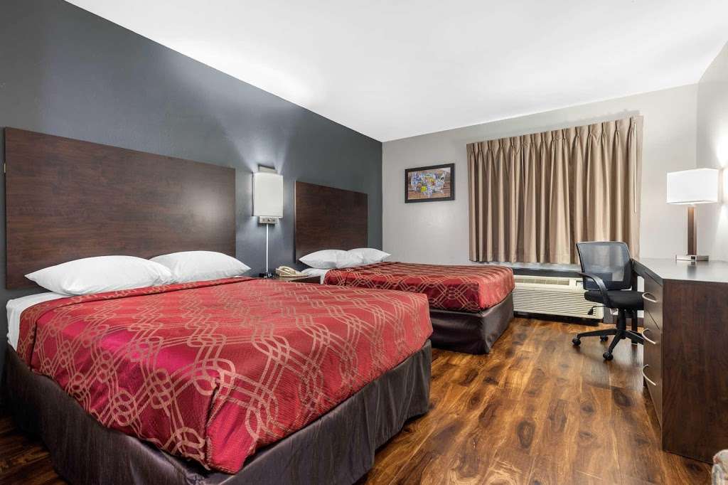 Econo Lodge Milwaukee Airport | 6541 South 13th Street, Milwaukee, WI 53221 | Phone: (414) 764-2510