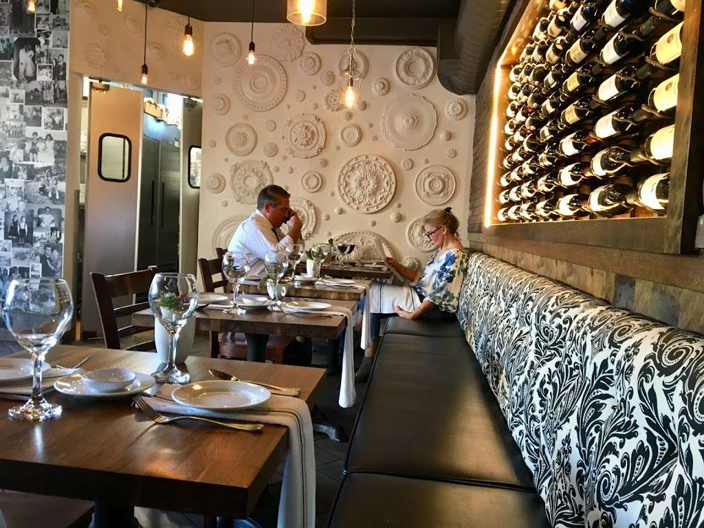 RoVino Rotisserie + Wine | 2034 Kettner Blvd, San Diego, CA 92101, USA | Phone: (619) 269-9341