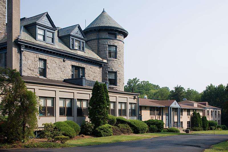 Silver Stream Nursing and Rehabilitation Center | 905 Penllyn Pike, Spring House, PA 19477, USA | Phone: (215) 646-1500