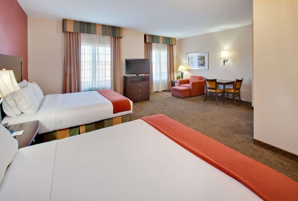 Holiday Inn Express & Suites Pleasant Prairie / Kenosha | 7887 94th Ave, Pleasant Prairie, WI 53158, USA | Phone: (262) 942-6000