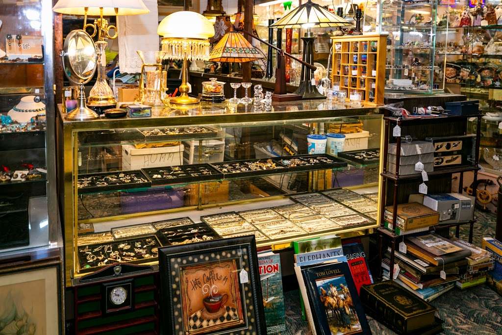 Days Of Olde Antique Center | 110 S New York Rd, Galloway, NJ 08205, USA | Phone: (609) 652-7011