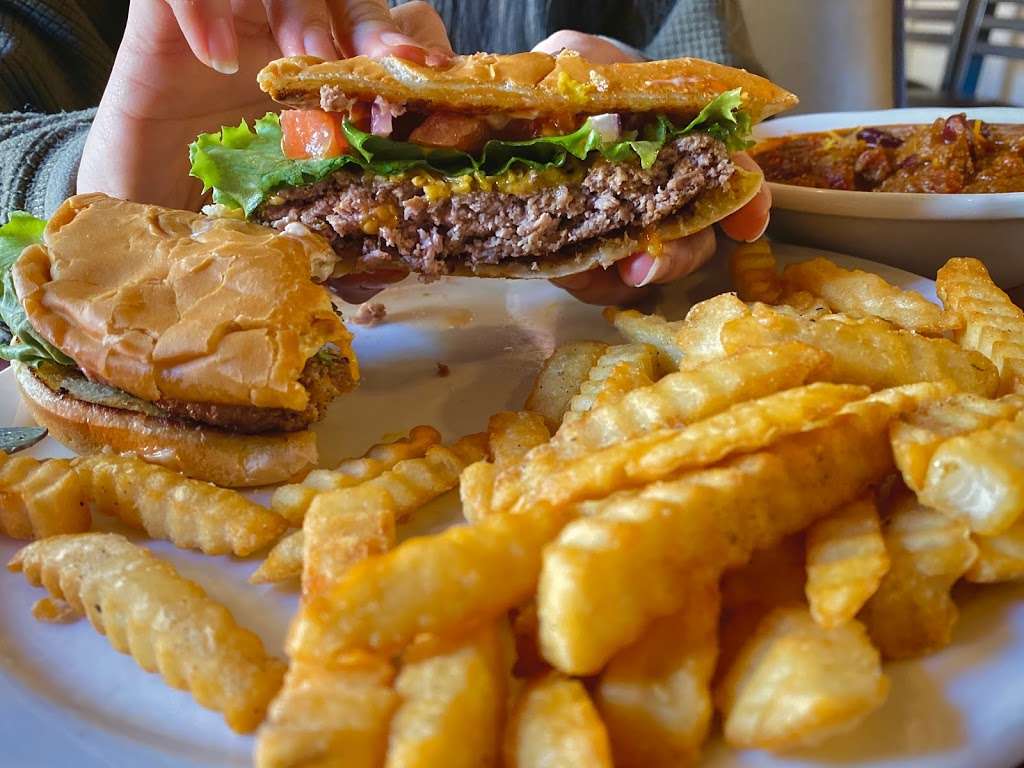 Blondies Grille and Bar | 33227 CA-18, Running Springs, CA 92382, USA | Phone: (909) 867-9000