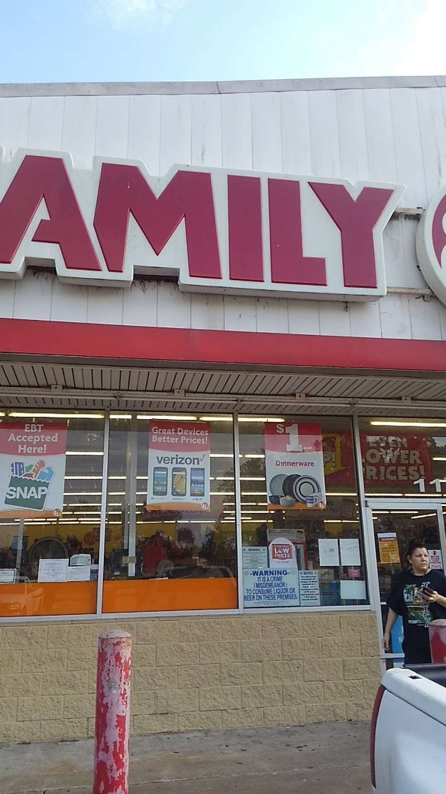 Family Dollar | 110 E San Bernard St, Brazoria, TX 77422 | Phone: (979) 705-4789