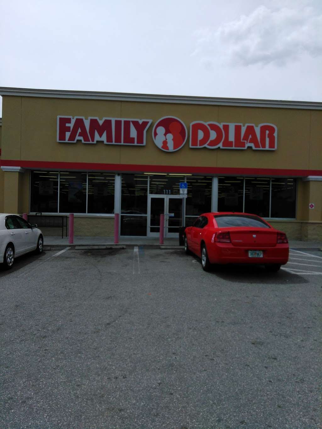 Family Dollar | 111 E Kennedy Blvd, Eatonville, FL 32751 | Phone: (407) 622-1877