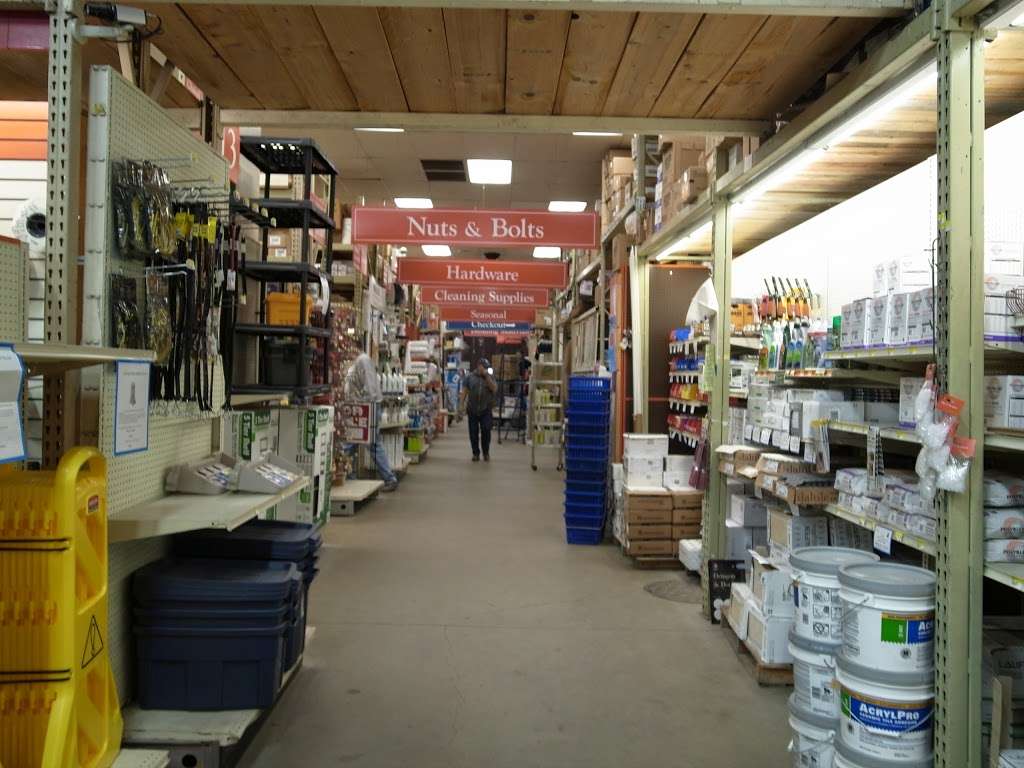 Clark Devon Hardware | 6401 N Clark St, Chicago, IL 60626, USA | Phone: (773) 764-3575