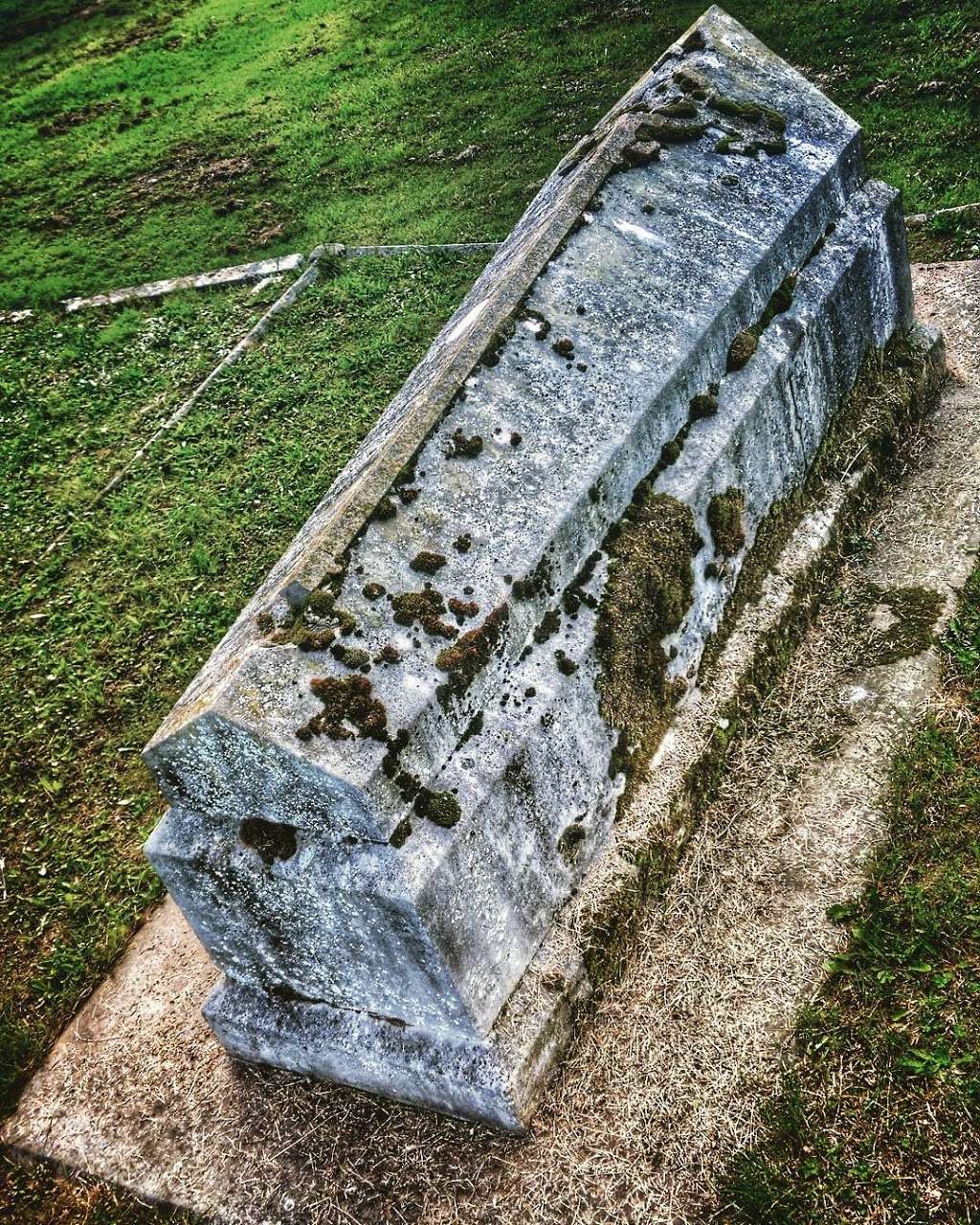 Waltham Abbey Cemetery | Cemetery Lodge, Sewardstone Rd, Waltham Abbey EN9 1NX, UK | Phone: 01992 712525