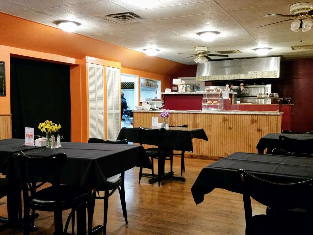 Family & Friends Restaurant | 230 US-209, Port Jervis, NY 12771, USA | Phone: (845) 672-4308