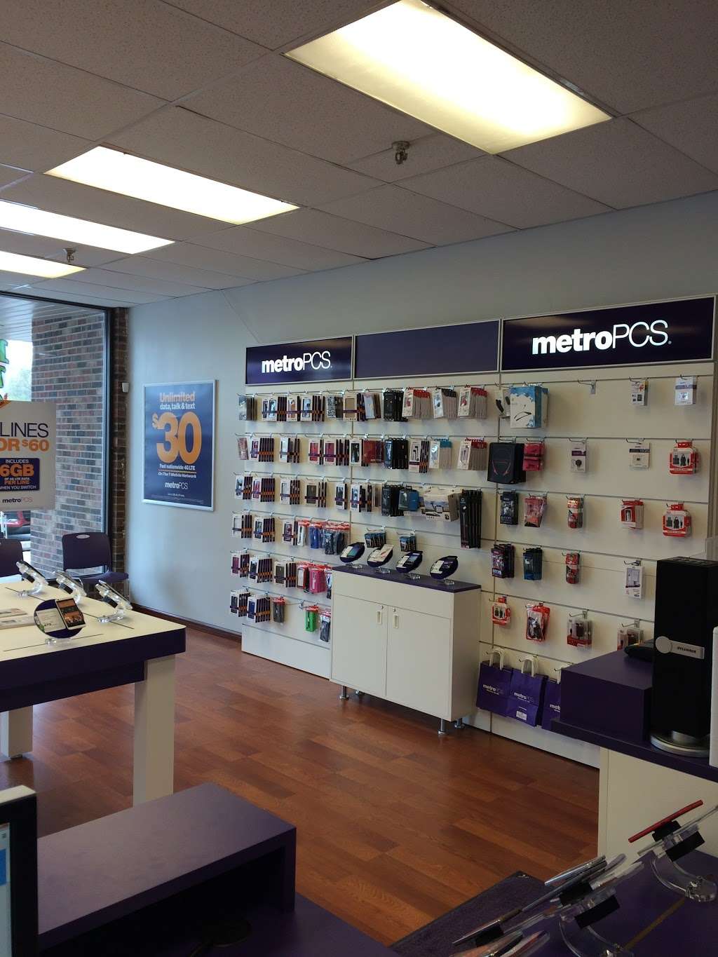 MetroPCS | 10S628 Route 83, Willowbrook, IL 60527, USA | Phone: (630) 468-2804