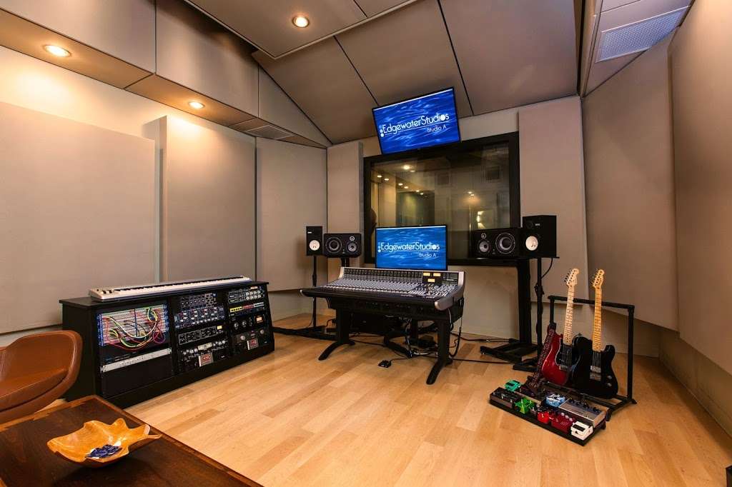 Edgewater Studios | 3030 Edgewater Dr #103, Sugar Land, TX 77478, USA | Phone: (832) 500-4272