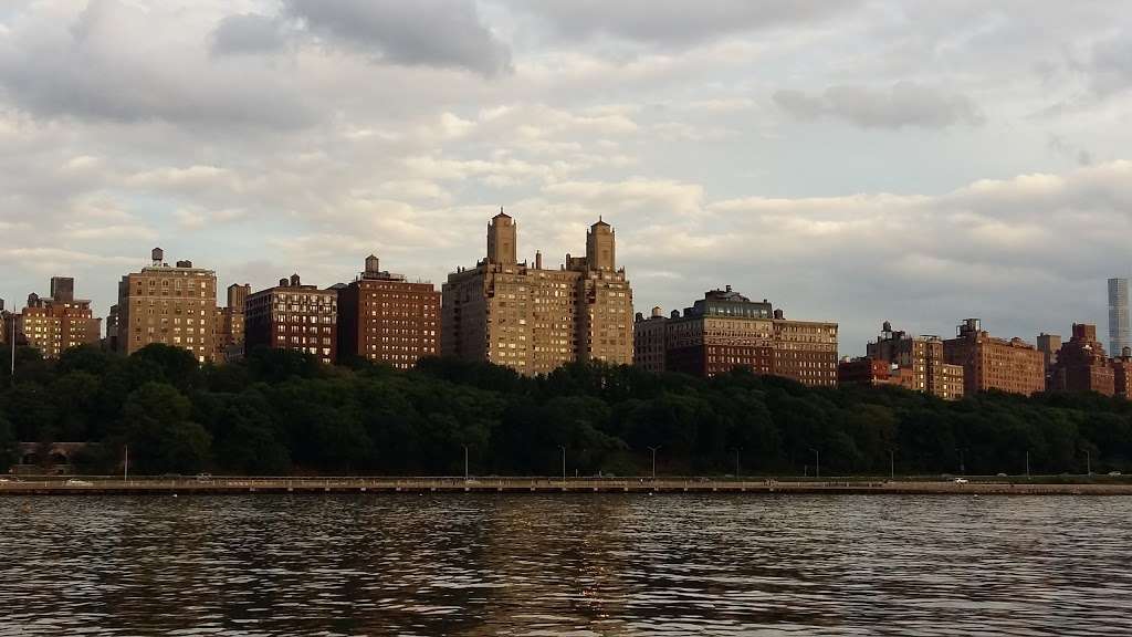 West 87th Street Dog Run | Hudson River Greenway, New York, NY 10024, USA